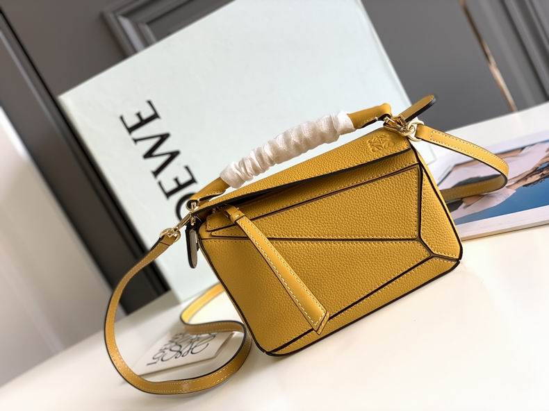 Loewe 061838 18x12.5x8cm ss16 (1)