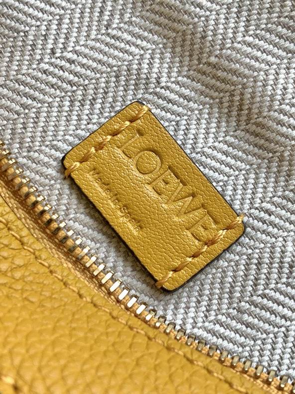 Loewe 061838 18x12.5x8cm ss16 (2)