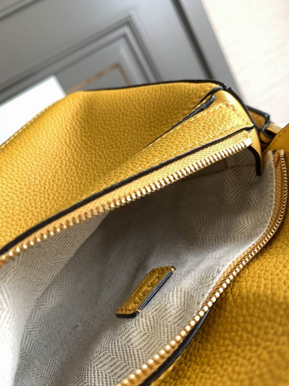 Loewe 061838 18x12.5x8cm ss16 (3)