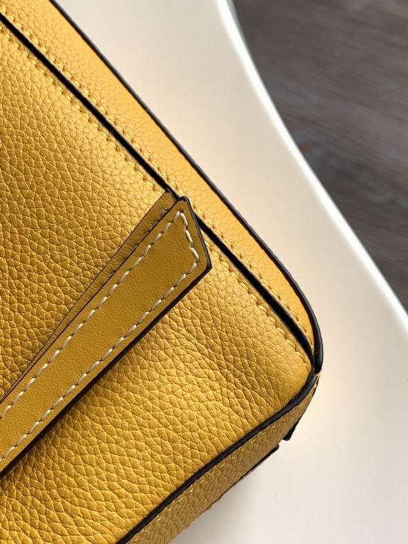 Loewe 061838 18x12.5x8cm ss16 (5)