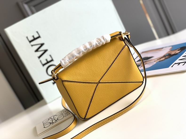 Loewe 061838 18x12.5x8cm ss16 (8)