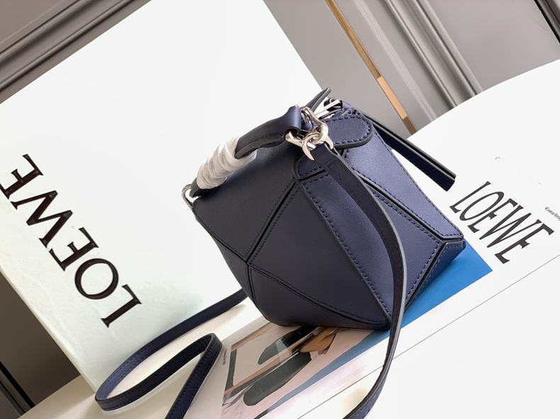 Loewe 061838 18x12.5x8cm ss2 (2)