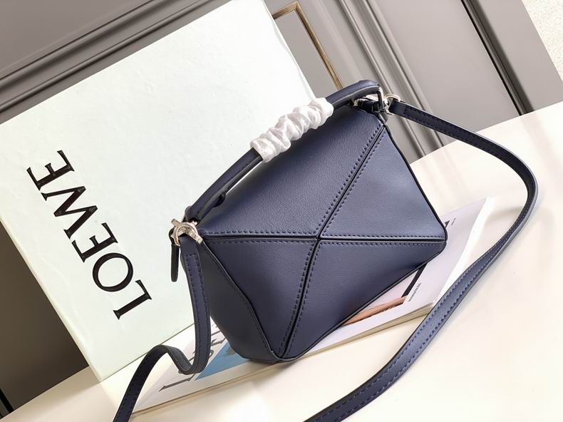 Loewe 061838 18x12.5x8cm ss2 (3)