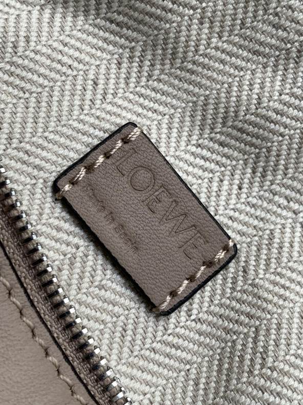 Loewe 061838 18x12.5x8cm ss46 (9)