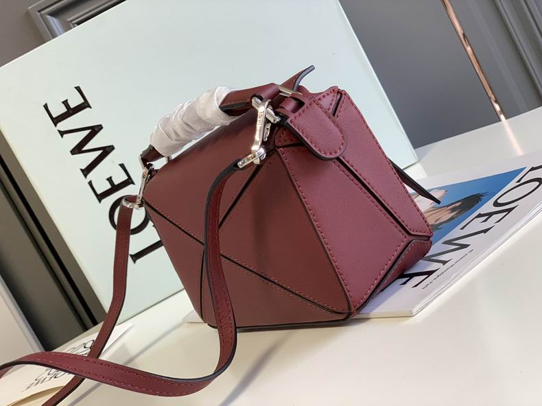 Loewe 061838 18x12.5x8cm ss5 (1)