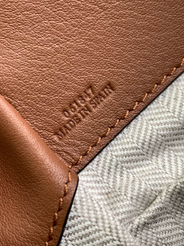 Loewe 061847 19x11x17cm ss36 (2)