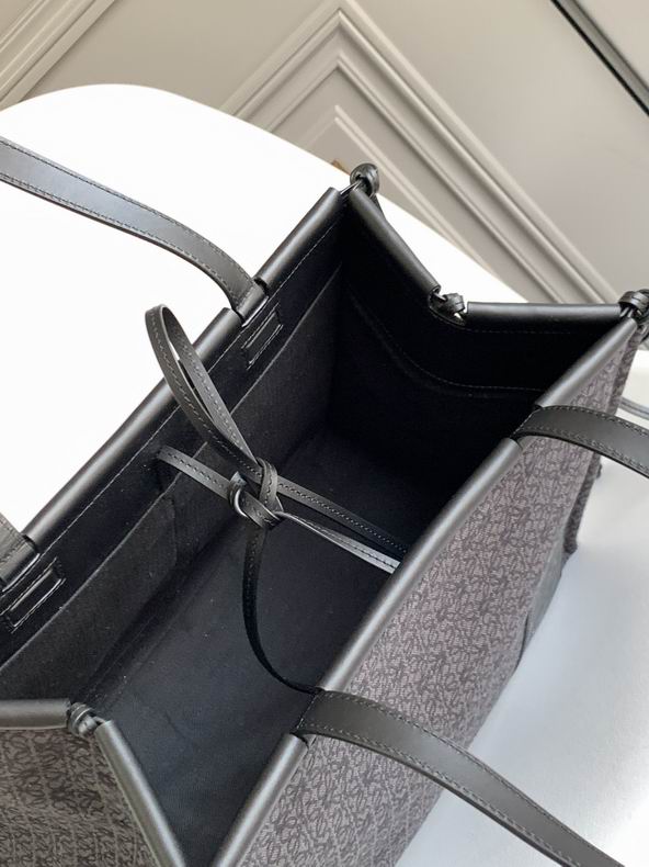 Loewe 061921 32x26x16cm ss43 (4)