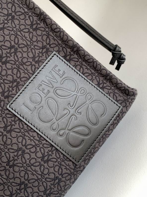 Loewe 061921 32x26x16cm ss43 (7)