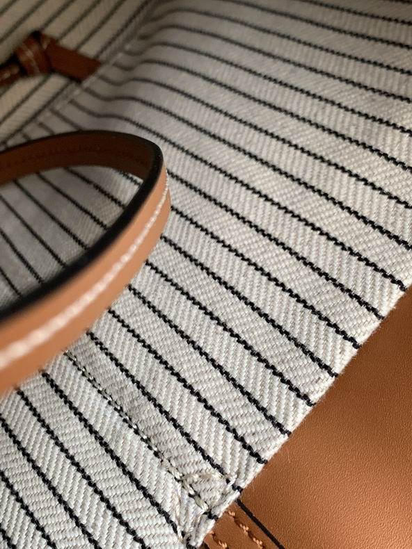 Loewe 061921 32x26x16cm ss44 (3)