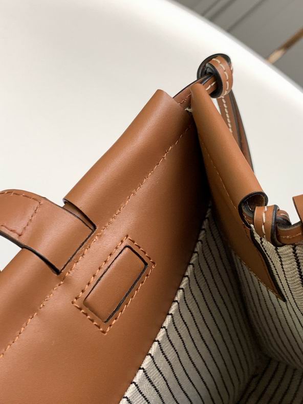 Loewe 061921 32x26x16cm ss44 (4)