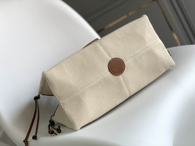 Loewe 061921 32x26x16cm ss44 (6)