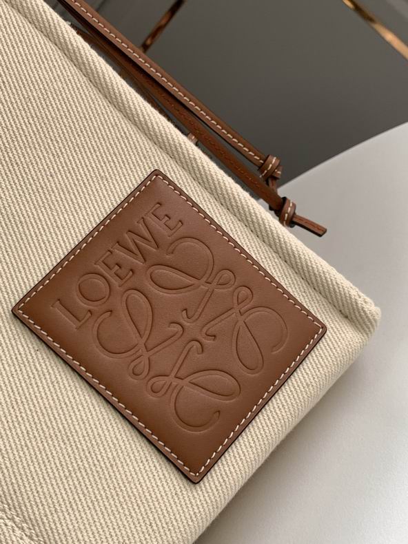 Loewe 061921 32x26x16cm ss44 (7)