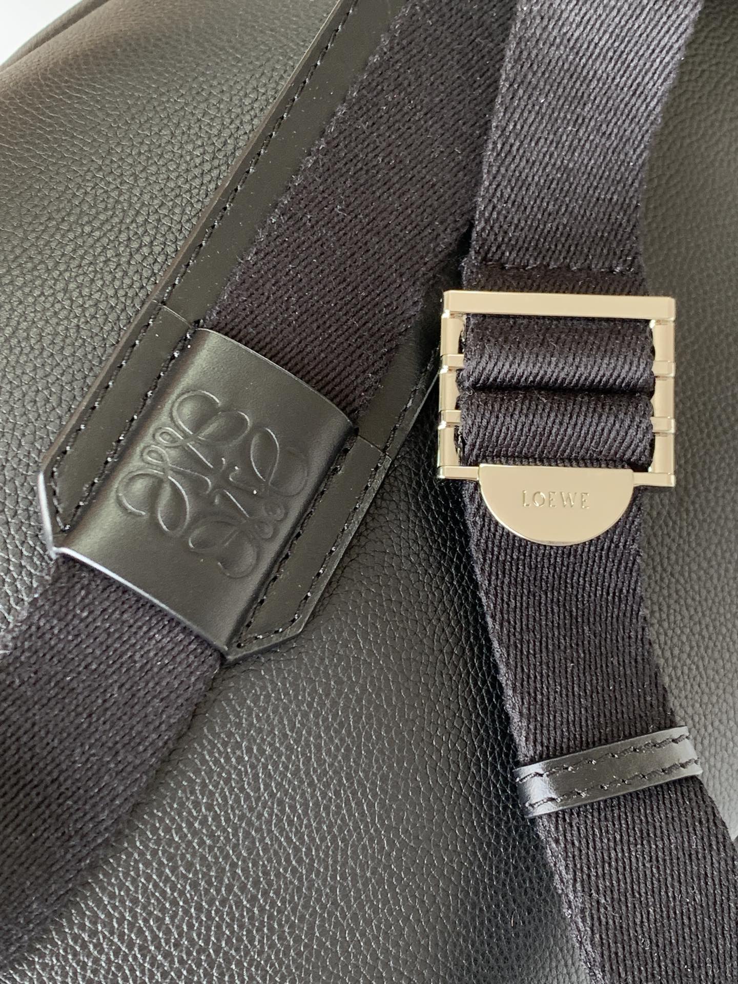 Loewe 10266 39x28.5x11cm ss 5 (1)