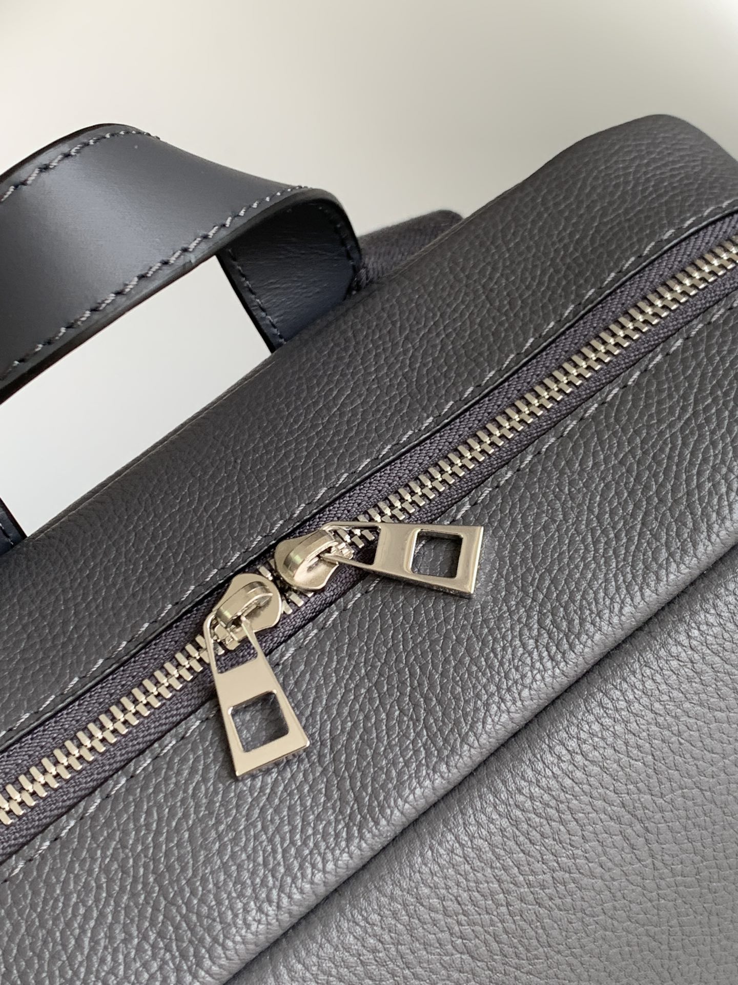 Loewe 10266 39x28.5x11cm ss7 (3)