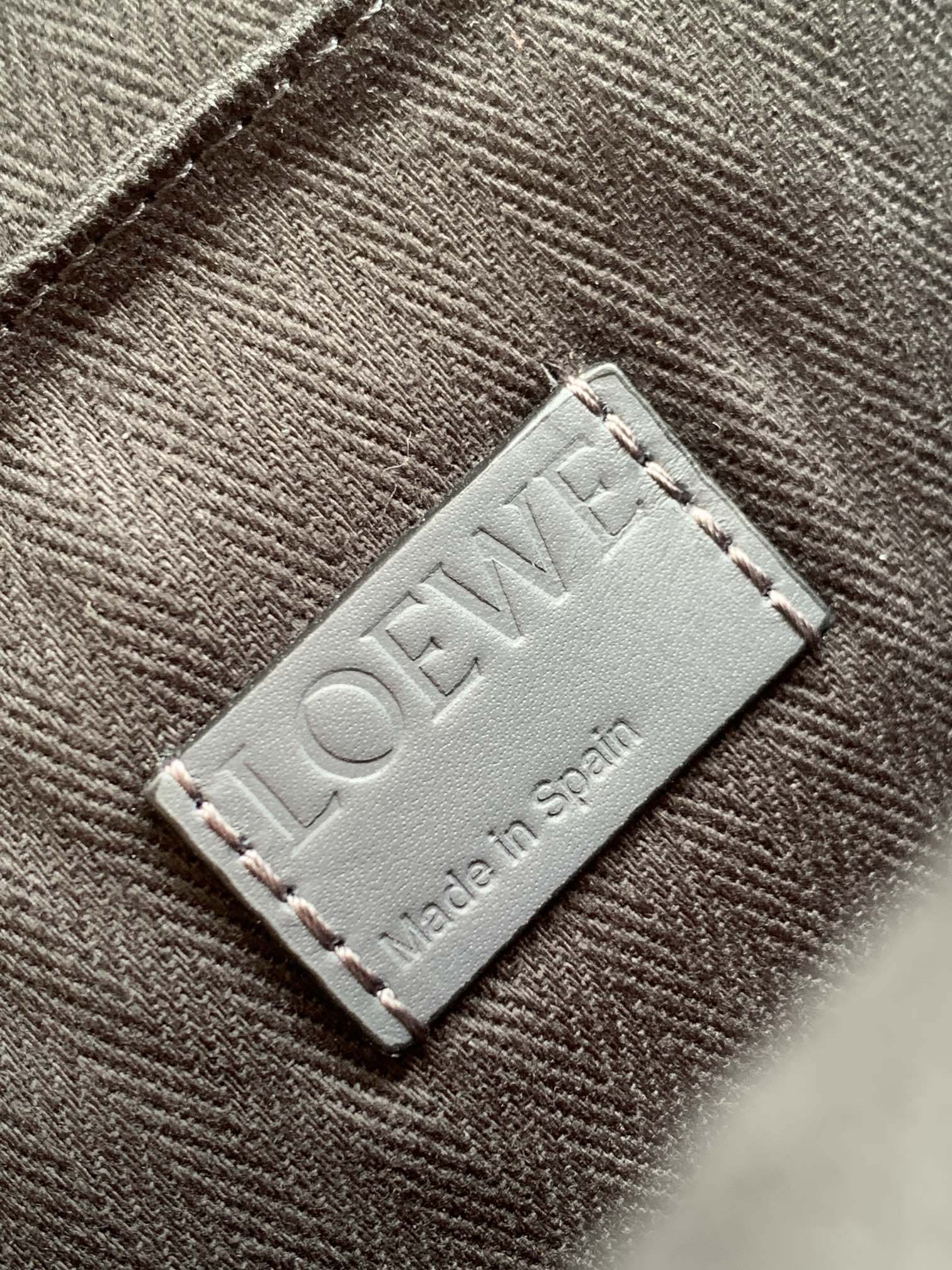 Loewe 10266 39x28.5x11cm ss7 (5)