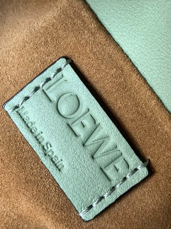 Loewe 10853 15.5x12.5x5.5cm ss23 (2)