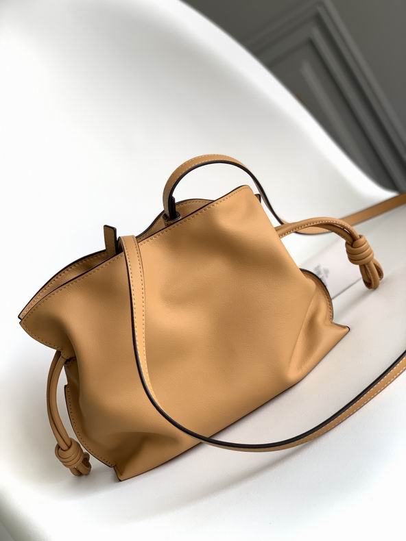 Loewe 10855 23x18x9cm ss26 (3)