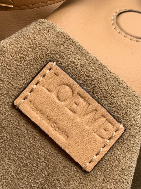 Loewe 10855 23x18x9cm ss26 (8)