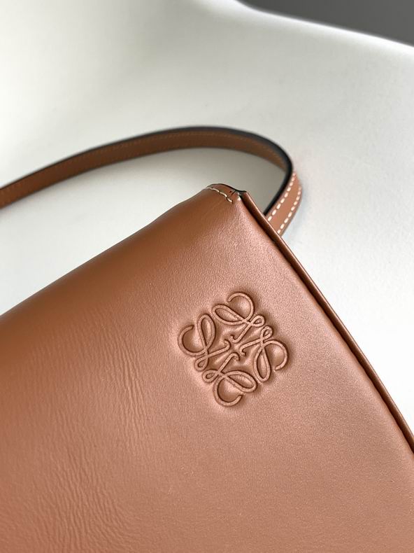 Loewe 17.5x15x4.5cm ss36 (9)