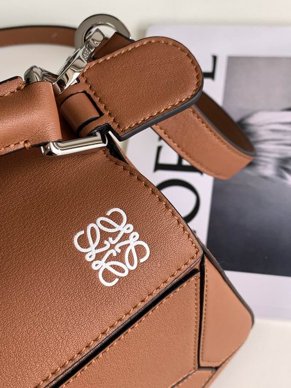 Loewe 261801 24x16.5x10.5cm ss10 (4)