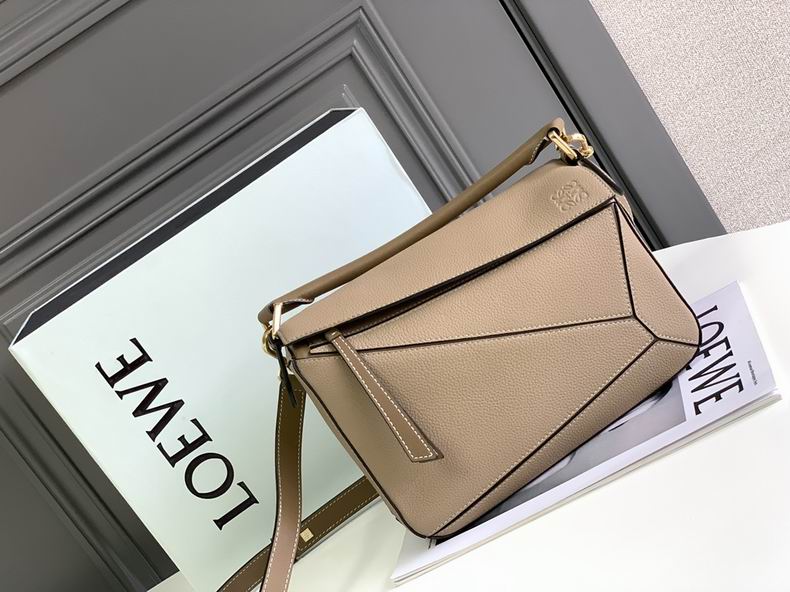 Loewe 261801 24x16.5x10.5cm ss7 (1)