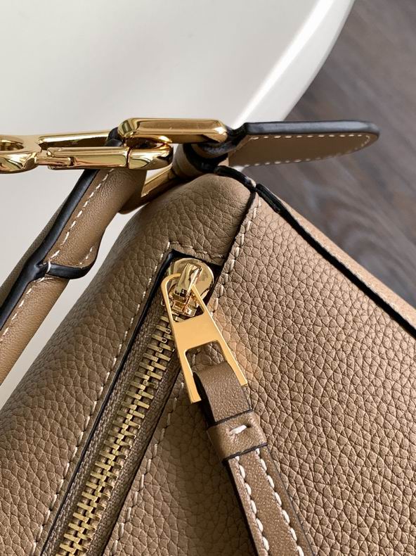 Loewe 261801 24x16.5x10.5cm ss7 (7)