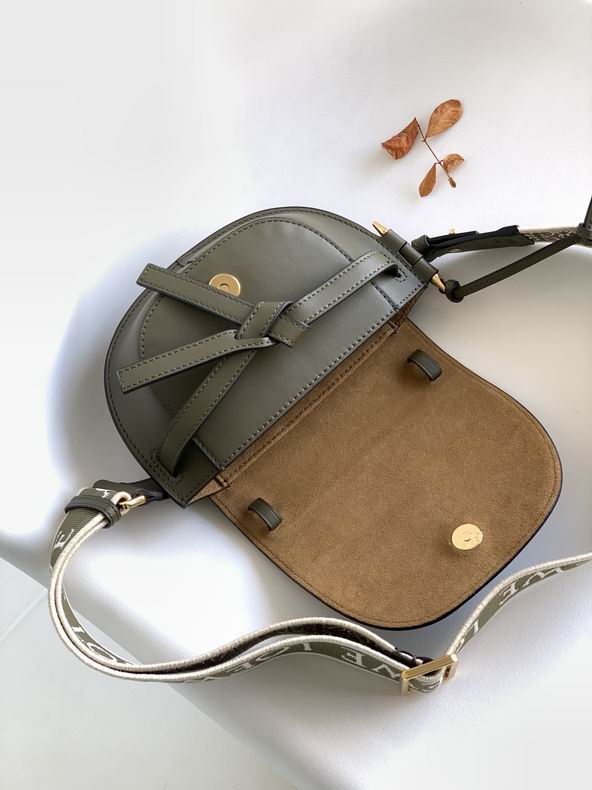 Loewe 61824 15x12.5x9cm ss21 (3)