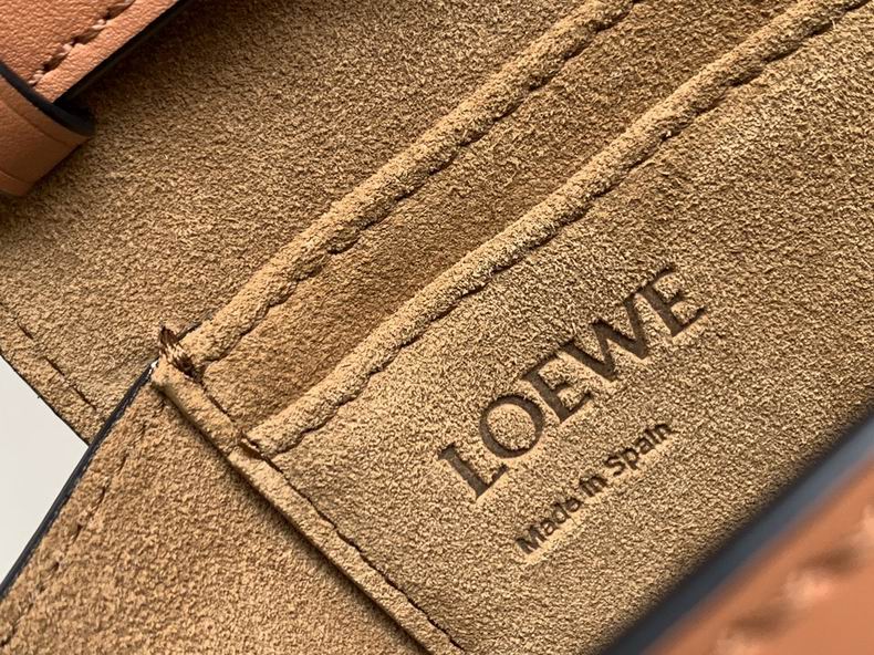Loewe 61824 15x12.5x9cm ss22 (2)