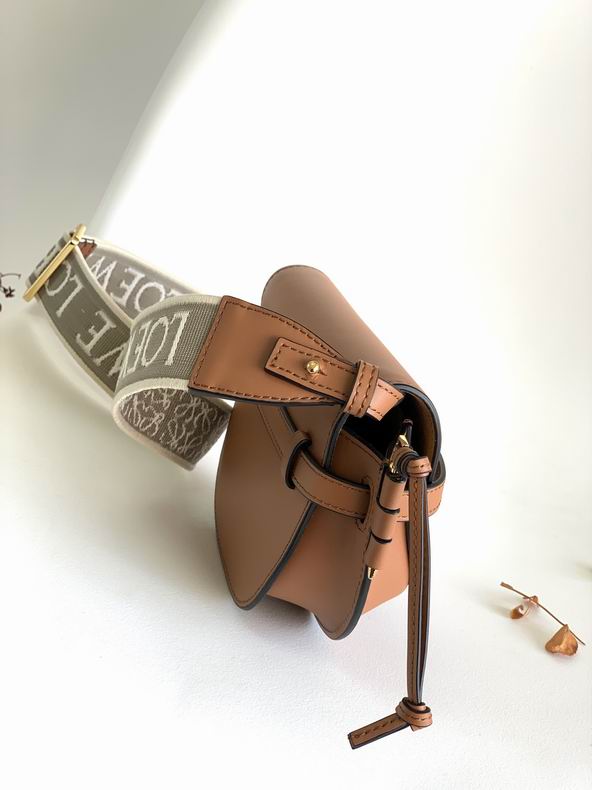 Loewe 61824 15x12.5x9cm ss22 (4)