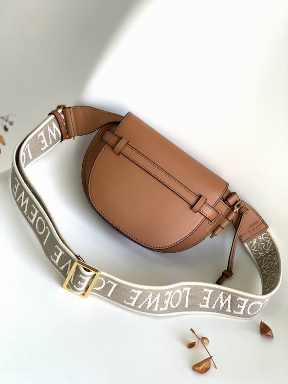 Loewe 61824 15x12.5x9cm ss22 (5)