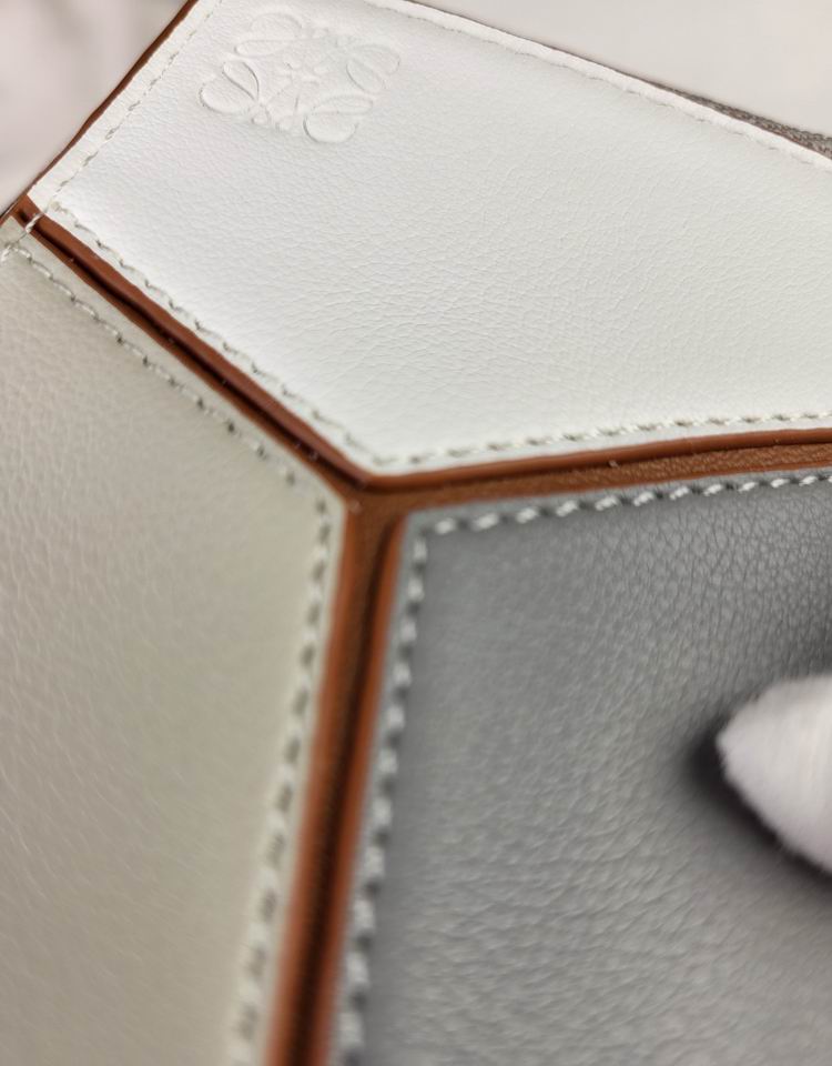 Loewe L1107 12.5x7.5x1.5cm zy (15)