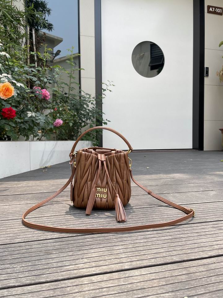 Miumiu 616021 17x15x10cm zy1_1