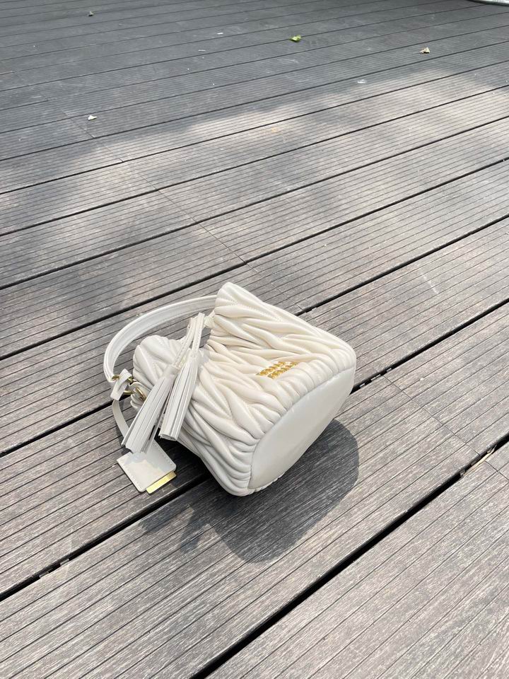 Miumiu 616021 17x15x10cm zy3_3