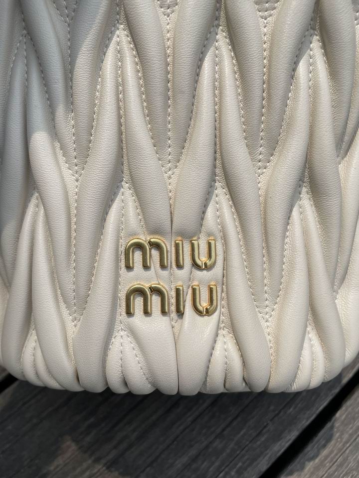 Miumiu 616021 17x15x10cm zy3_7