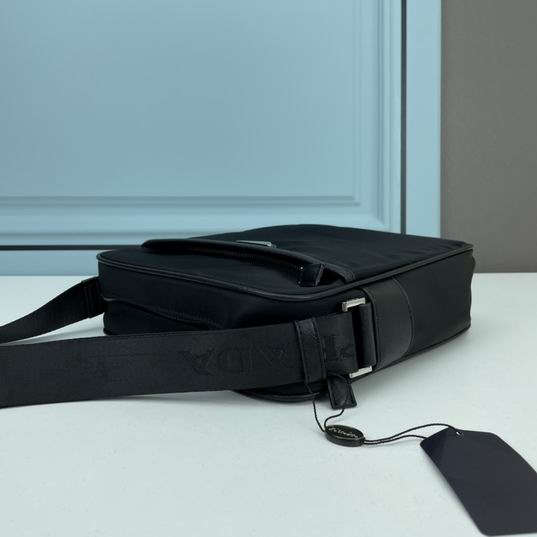 Prada 002 25x28x9cm ww1_ (4)