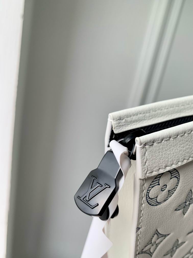 Voyage M61692 26x20cm gf1_5