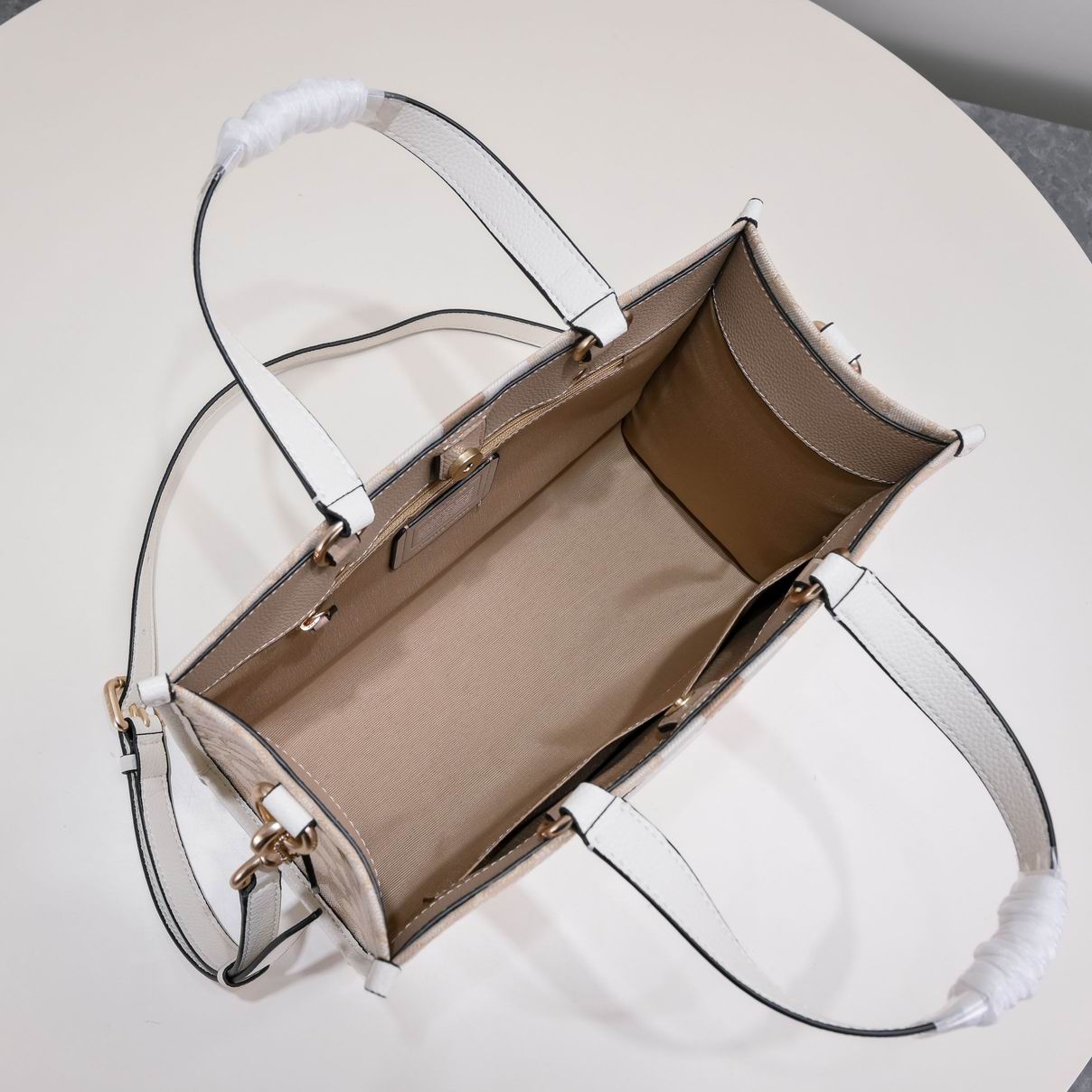 c8448 29.5X22.5X13cm AZ 9