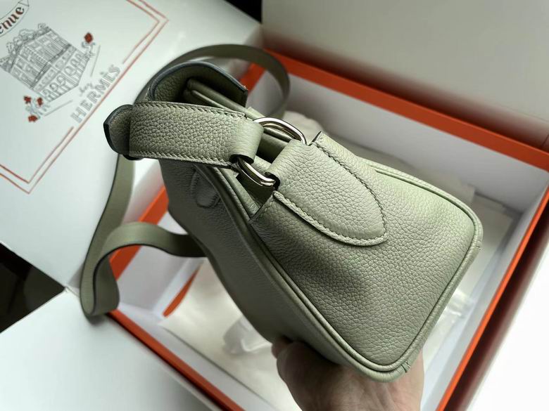 kelly 091004 AM 1 (3)