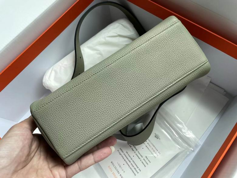 kelly 091004 AM 1 (4)