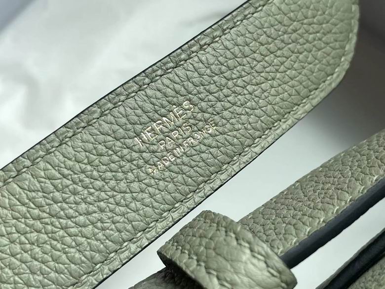 kelly 091004 AM 1 (5)