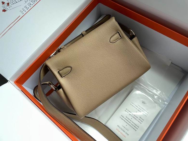 kelly 091004 AM 2 (2)