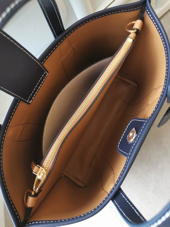 072 24X19.5X7cm TB 3