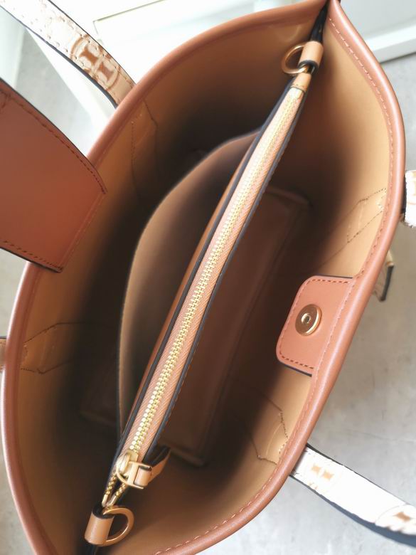 072 24X19.5X7cm TB 3