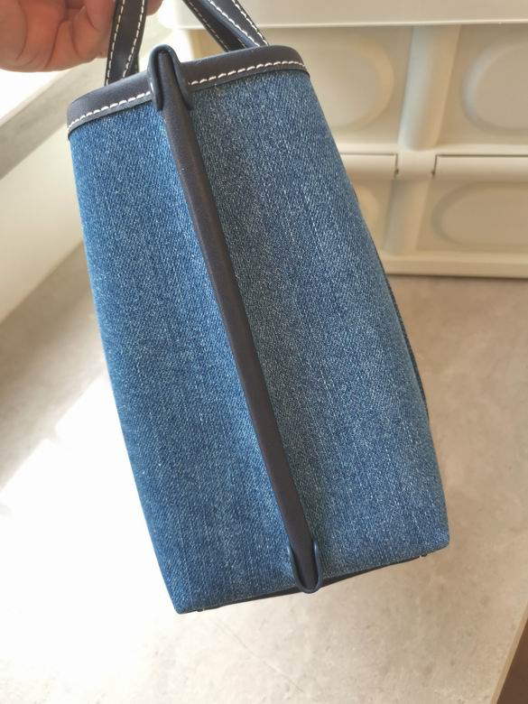 072 24X19.5X7cm TB 5