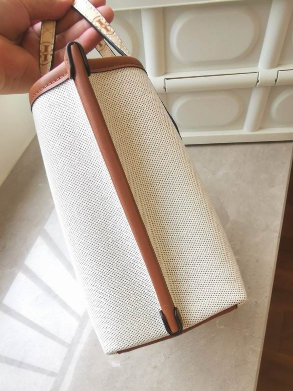 072 24X19.5X7cm TB 5