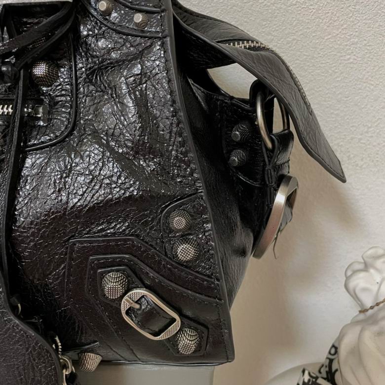 1688M 33X21X13.5cm GY 7