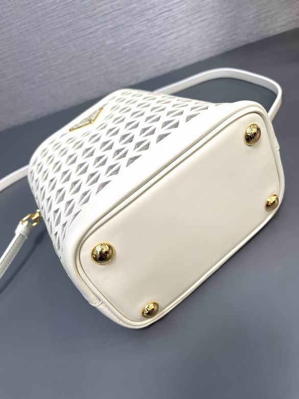 1BA217 18X17X10.5cm YG 6