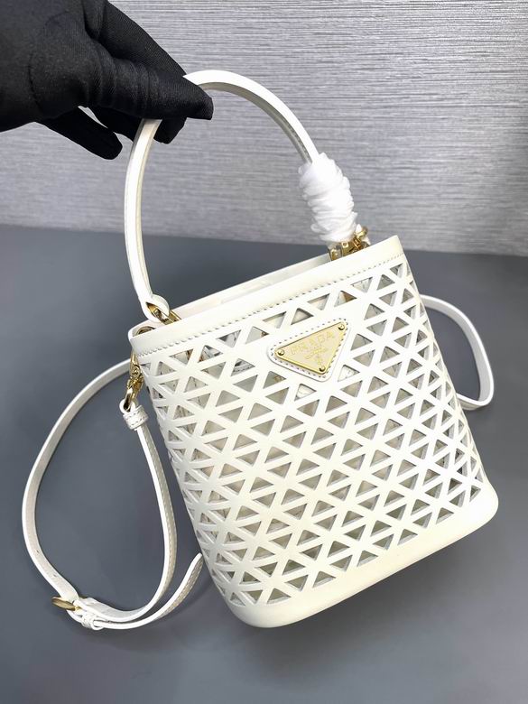 1BA217 18X17X10.5cm YG 7