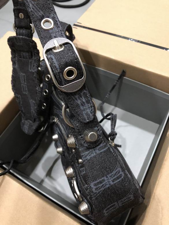 720 33X16X8cm 670 26X16X10cm GY 6 (3)