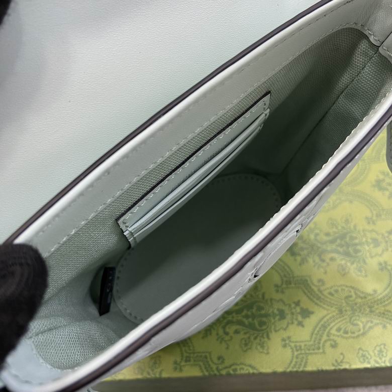 772795 15.5X12.5X3cm MP 4色 18